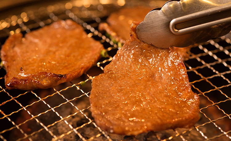 肉焼きシーン